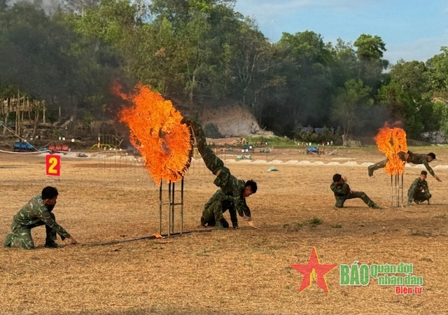 Đoàn công tác Học viện Quốc phòng tham quan, thực tế Lữ đoàn Đặc công 198 
